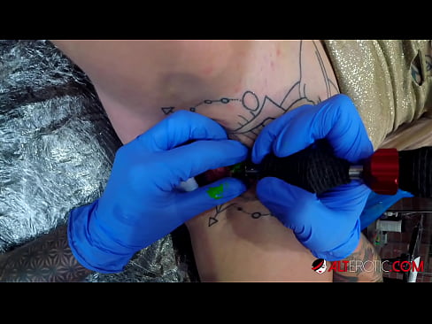 ❤️ Ārkārtīgi tetovēta hottie Sully Savage ieguva tetovējumu uz viņas klitora ️❌ Porno fb pie lv.canalblog.xyz ❌❤